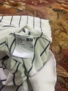 UNI QLO Knit Top