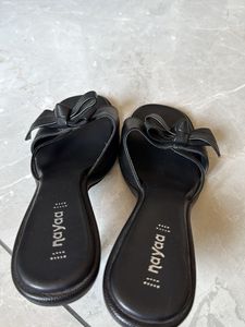 Chic Black Bow Heeled Sandals