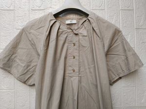 New with tag Casual Beige Short-Sleeve Top