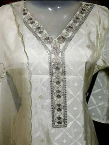 Elegant Cream Embroidered Kurta Set 30-32 size