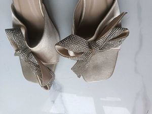 Sparkling Bow Slip-on Sandals