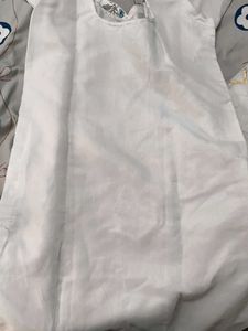 Elegant White Kurta Set with Floral Embroidery