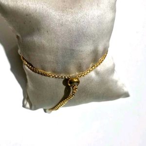 Exquisite Floral Bracelet with Pearls