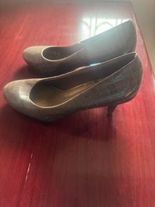 US size 8 brown heels