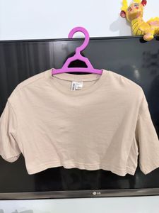 H&amp;m Cream Cropped T-Shirt