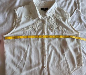 Chic Sleeveless Top.with inner