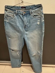 Light Wash Ripped Mom Jeans