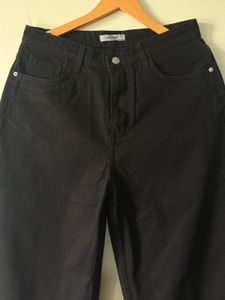 Stylish Black Wide-Leg Jeans