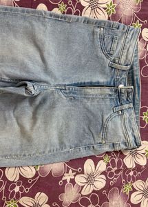 Light Wash Ripped Jeans