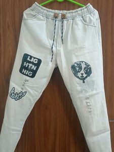 Stylish Light Wash Denim Jeans for Women