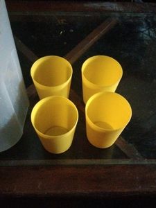 Beautiful 😍❤️ Hard Plastic Container With 4glass