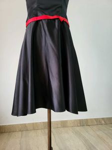 Chic Black &amp; Red Strapless Dress