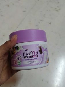 Fiama Body Scrub with Niacinamide