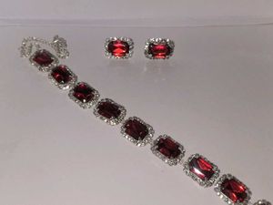 Stunning Red &amp; Green Stone Jewellery Set