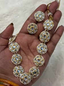 Exquisite Kundan &amp; Pearl Necklace Set