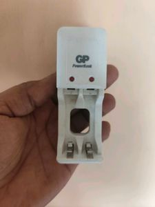 GP POWER BANK S330 AA &AAA BATTERY CHARGER