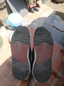 Men's Black and White Sneakers