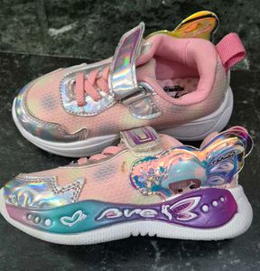 New baby girls sneakers shoes in size 7