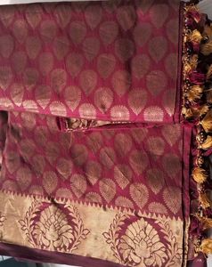 Elegant Maroon &amp; Gold kanchipuram Saree &amp; blouse