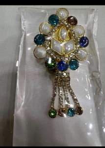 Gold &amp; Pearl Maang Tikka With Saree Pin