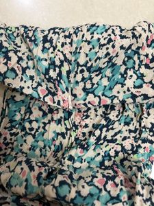 Chic Floral Print Midi Dress with Ruffle Detail