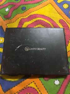 Corrector/foundation palette &amp; white eyeli