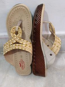 Elegant Beige Kolhapuri Sandals