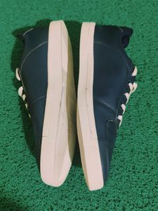 Men's Casual Shoes. Like New. Good Condition