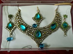 Necklace With Earings And Tikka