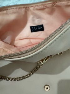 Cute Classy sling bag 💓