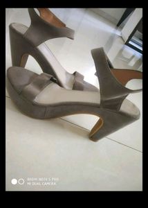 Gray Heels 😍👠
