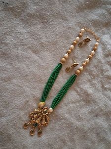 Exquisite Emerald &amp; Pearl Necklace Set