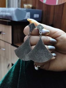 Elegant Geometric Fan Drop Earrings