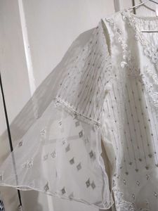 Elegant White Embroidered Kurta