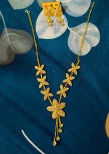 Floral Necklace &amp; Earring Set