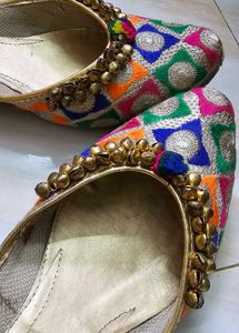 Embroidered Jutti Mojari Flats