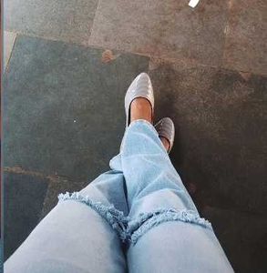 Light Wash Ripped Jeans