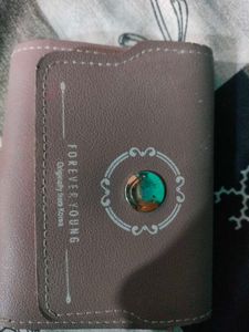 Chic Compact Wallet: Your Everyday Essential