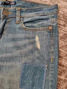 Blue fitted denim jeans