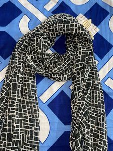 Black &amp; White Patterned Scarf