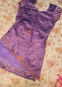💜 lavender top🪻with Embellished Neckline and ski