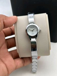 GUCCI*❣️🔸 *LADIES WATCH*🔸 *GOOD QUALITY