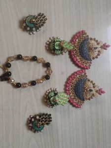 three  combo of earings and 50 rs Bradley free