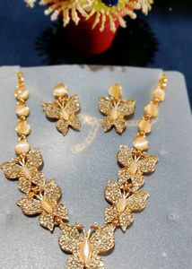 Chic Butterfly Necklace &amp; Earrings Set