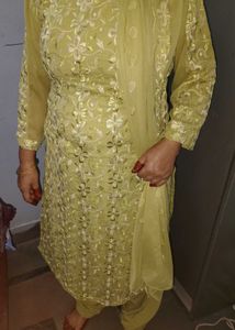 Beautiful Embroidered Kurta Set 90s