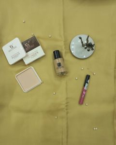 ELLE 18 FOUNDATION & LIPSTICK &HALF NHALF COMPACT