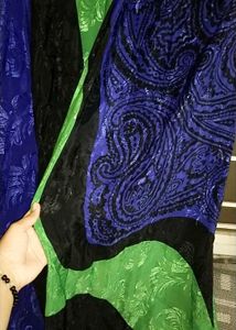 Classic navy blue long sleeve top. Perfect for lay
