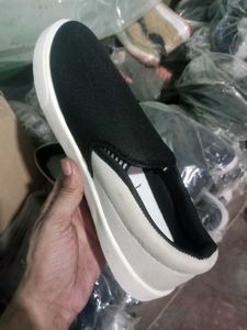 NEW NO USED CASUAL SHOES,