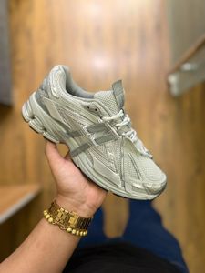 New Balance Sneakers - Silver