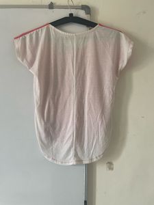 selling almost new t shirt great for workout